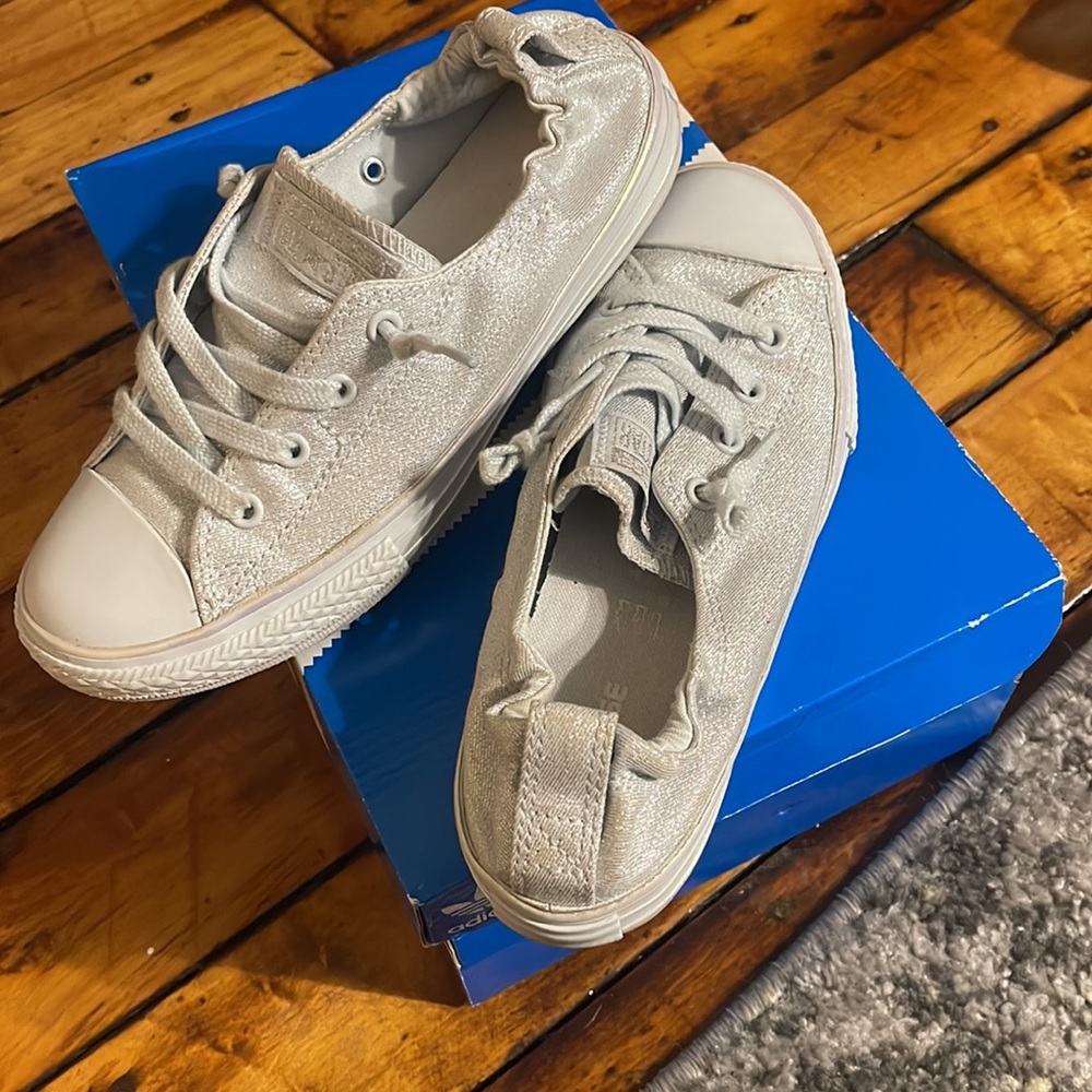Converse chuck Taylor low. Silver glitter color. Size 4. Slip ons.